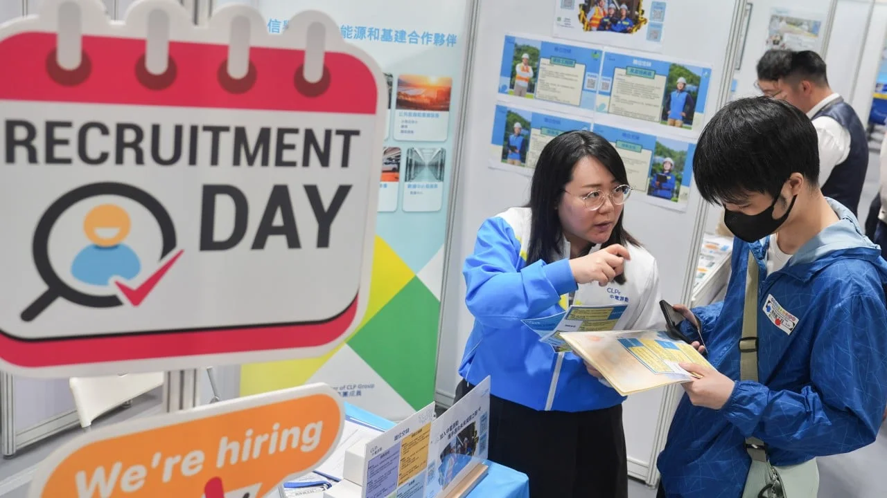 Hong Kong Graduates Face Challenges as AI Transforms Entry-Level Job Market