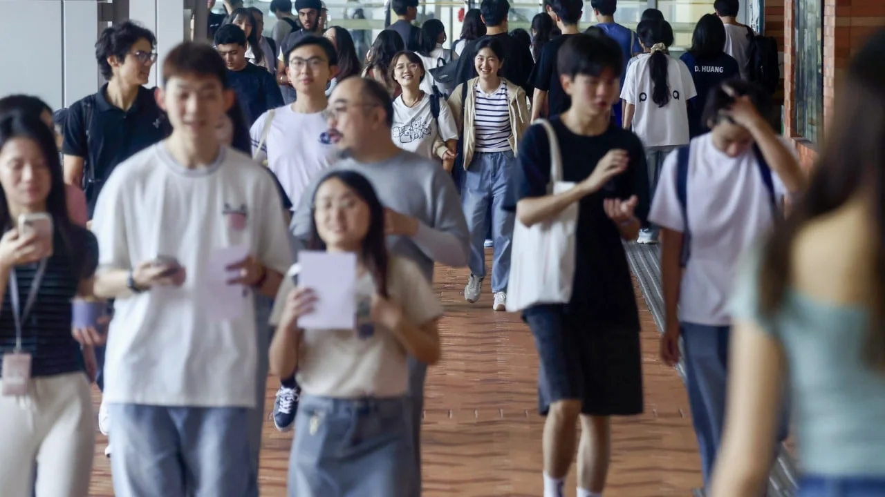 Hong Kong Graduates Face Employment Challenges Amid AI Integration