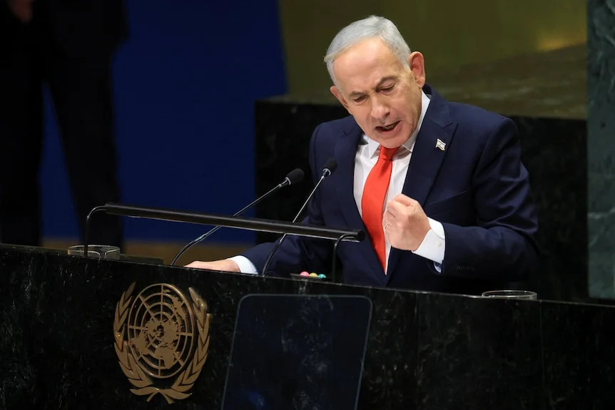 Benjamin Netanyahu speaks at the UN podium.