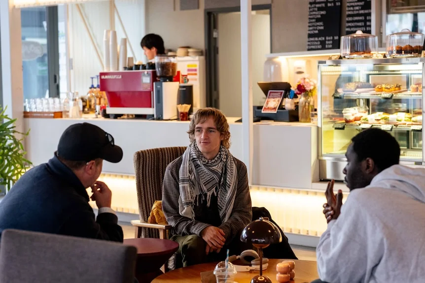A group of students sitting with drinks at a cafe