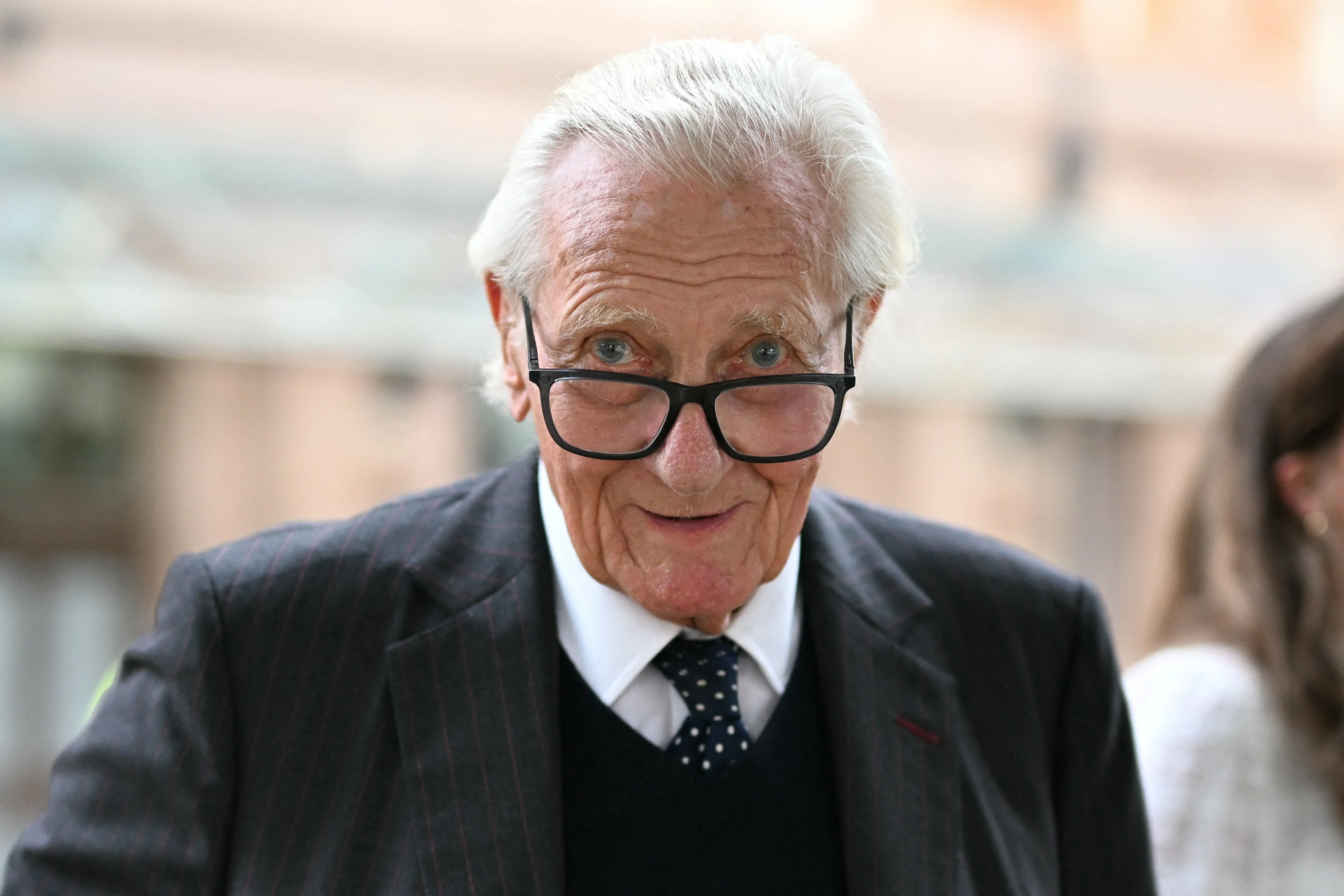Conservative peer Michael Heseltine says Farage and Johnson’s claims about Brexit were ‘a con’