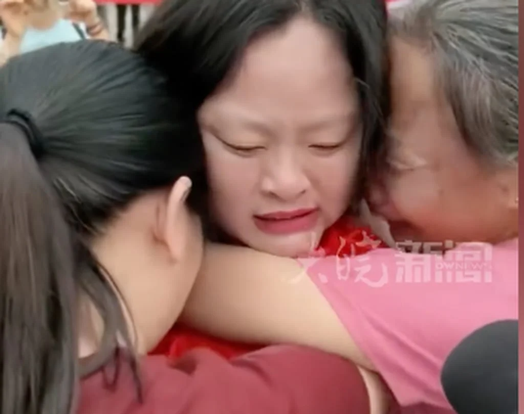 Liu, centre, is embraced by two members of her birth family. Photo: Douyin Liu, centre, is embraced by two members of her birth family. Photo: Douyin