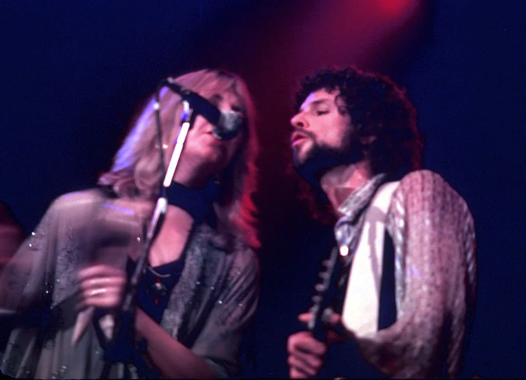 OCTOBER 1977: Singer Stevie Nicks and guitarist Lindsey Buckingham of the rock group "Fleetwood Mac" perform onstage in October 1977. (Photo by Michael Ochs Archives/Getty Images)