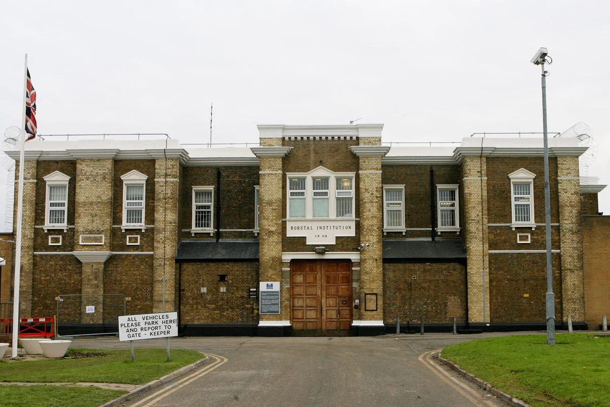 Prison Officer Escapes Jail Time After Inmate Relationship